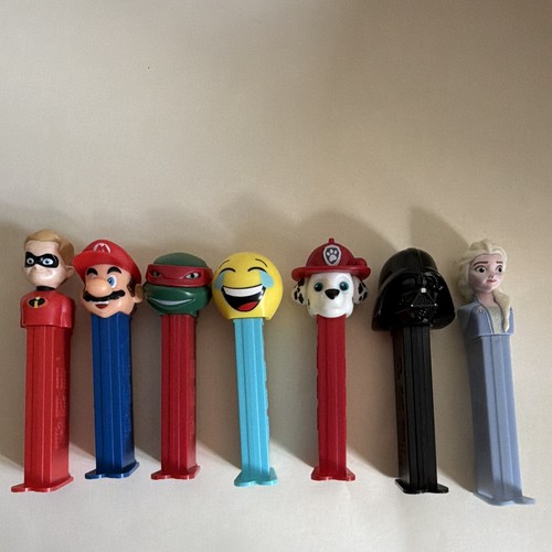 Lot pez dispensers - of, 7